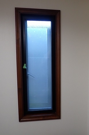 インプラス設工前の窓